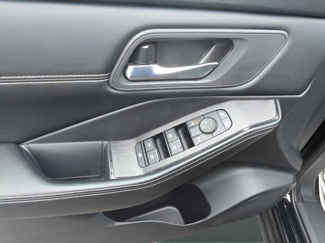 Certified 2025 Nissan Rogue SV w/ SV Premium Package FWD image 11