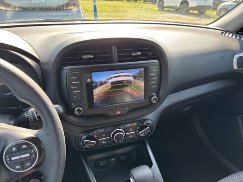 Used 2025 Kia Soul LX w/ LX Technology Package FWD image 23