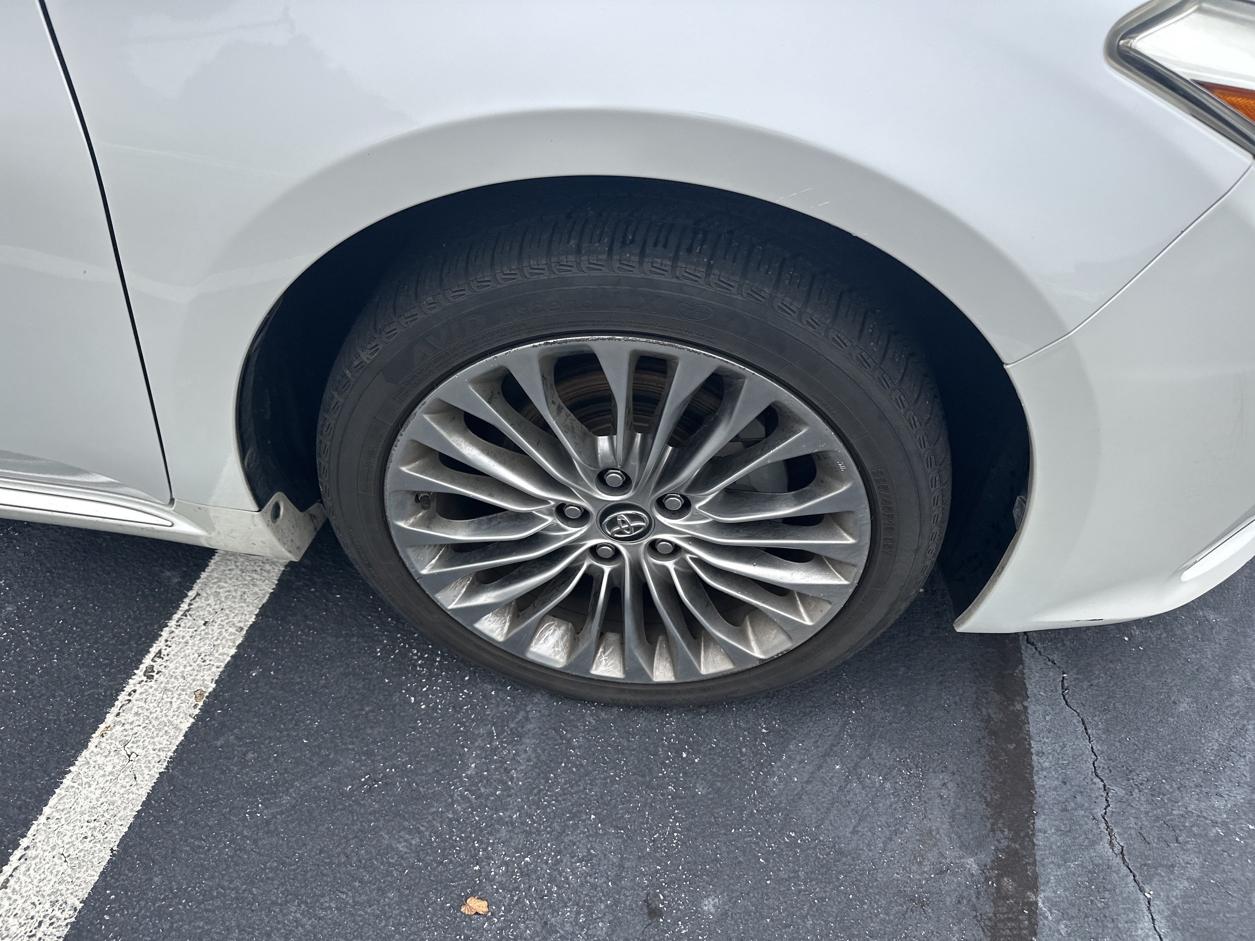 Used 2016 Toyota Avalon Limited FWD image 34