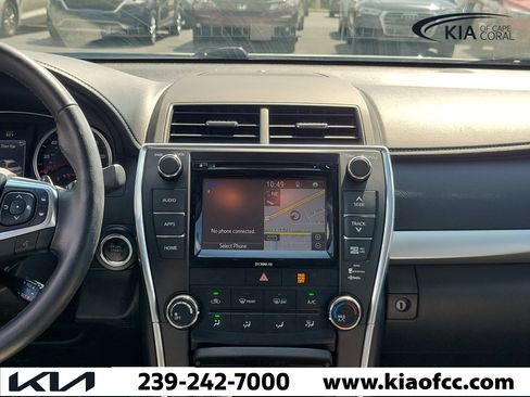 Used 2016 Toyota Camry SE w/ Moonroof Package FWD image 18