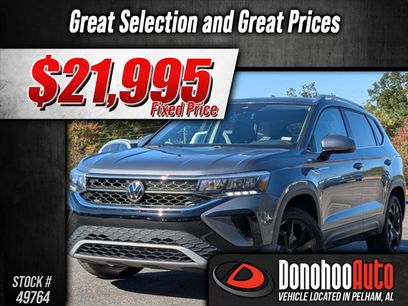 Used 2024 Volkswagen Taos SE w/ Panoramic Sunroof Package