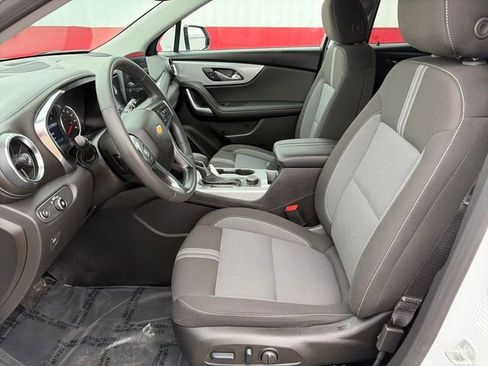 Used 2025 Chevrolet Blazer LT image 21