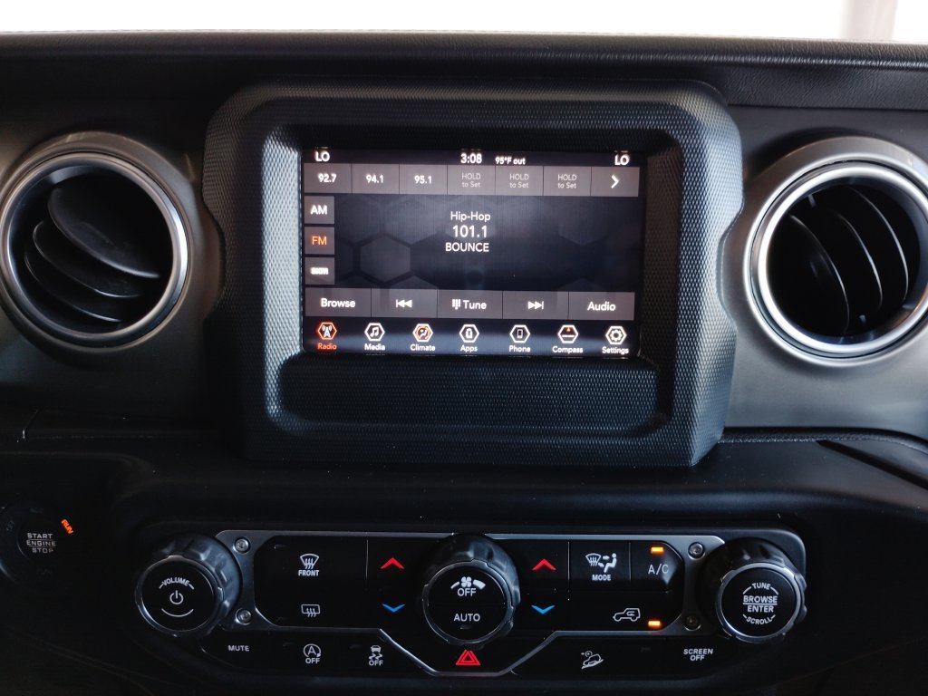 Used 2020 Jeep Wrangler Unlimited Sahara AWD/4WD image 34