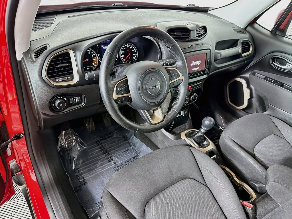 Used 2015 Jeep Renegade Latitude w/ Cold Weather Group II FWD image 9