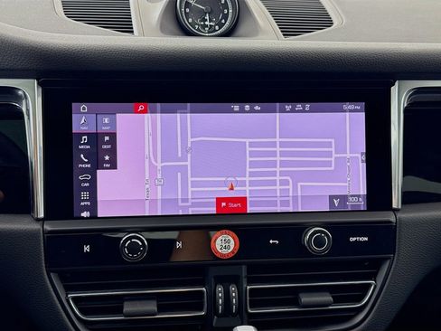 Certified 2025 Porsche Macan image 19