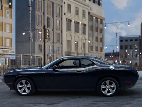 Used 2016 Dodge Challenger SXT image 4