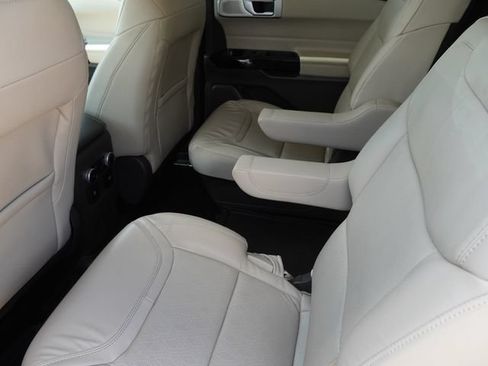 Used 2023 Ford Explorer Platinum w/ Technology Package AWD/4WD image 13