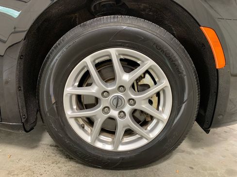 Used 2025 Chrysler Pacifica Select FWD image 13