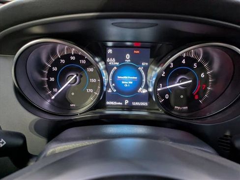 Used 2019 Jaguar F-PACE Premium image 11