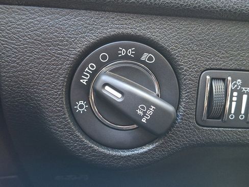 Used 2019 Chrysler 300 S image 24