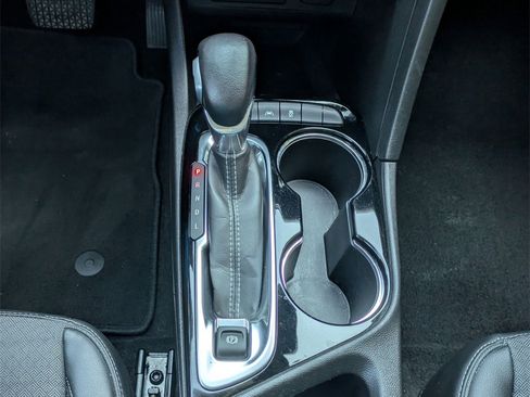 Used 2022 Buick Encore GX Select image 12