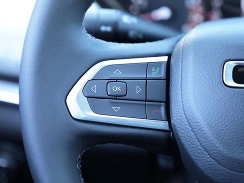 New 2025 Jeep Compass Latitude image 17