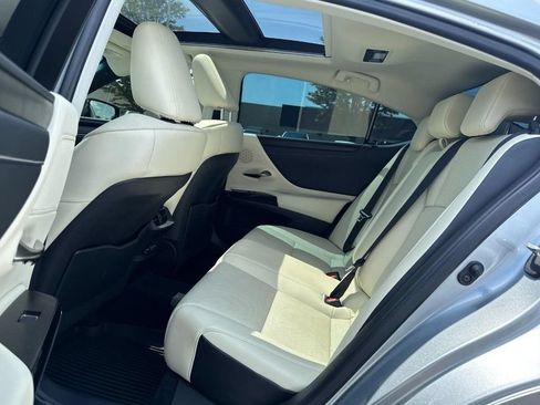 Used 2022 Lexus ES 350 w/ Premium Package FWD image 10