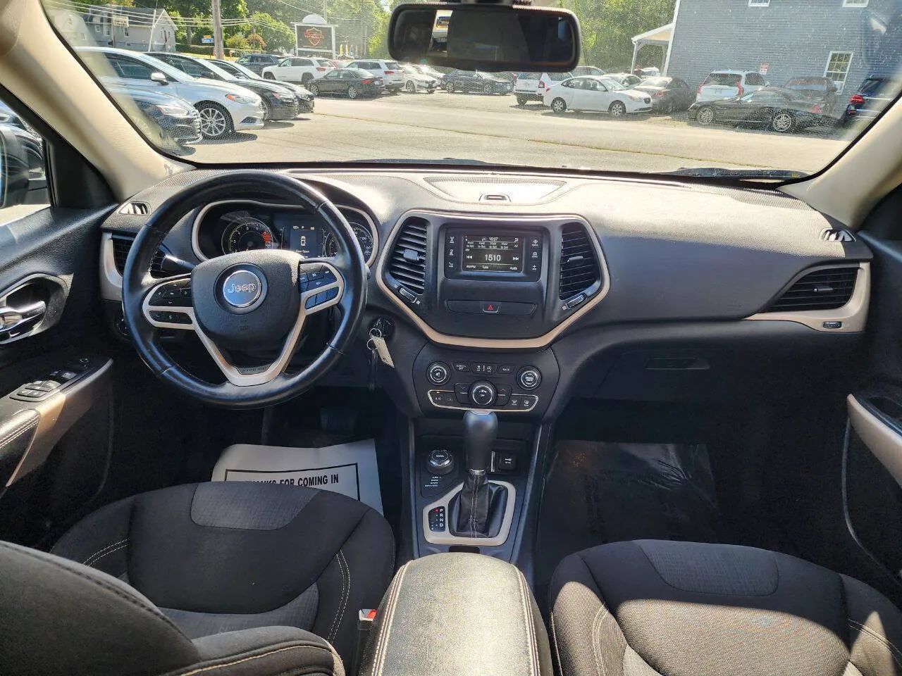 Used 2017 Jeep Cherokee Latitude w/ Cold Weather Group AWD/4WD image 15