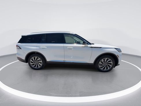 New 2026 Lincoln Aviator AWD image 2