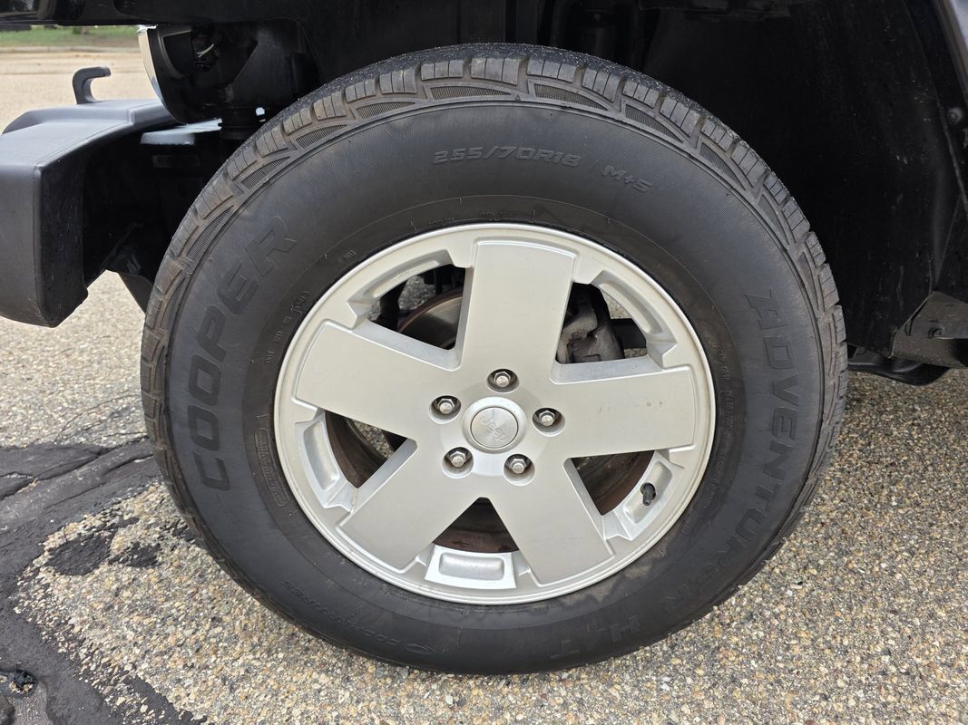 Used 2010 Jeep Wrangler Unlimited Sahara w/ Dual Top Group AWD/4WD image 38