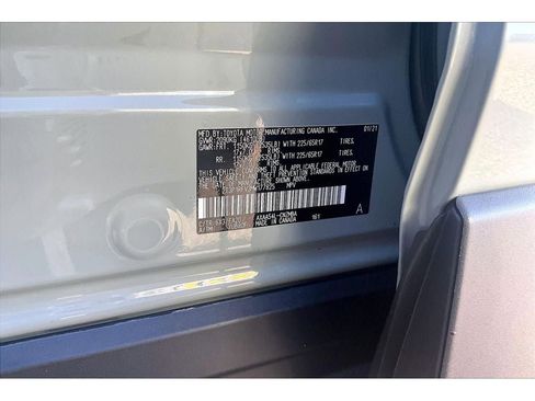 Used 2021 Toyota RAV4 XLE w/ Convenience Package image 36