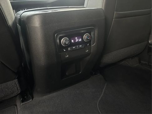 Used 2021 Chevrolet Suburban Z71 w/ Z71 Signature Package AWD/4WD image 27