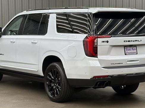 Used 2026 GMC Yukon XL Denali w/ Sun & Power Step Package AWD/4WD image 3