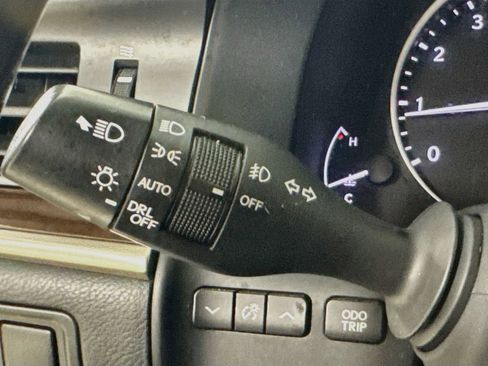 Used 2014 Lexus ES 350 w/ Luxury Package FWD image 14