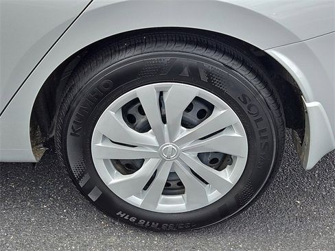 Used 2025 Nissan Versa S w/ Trunk Package image 30