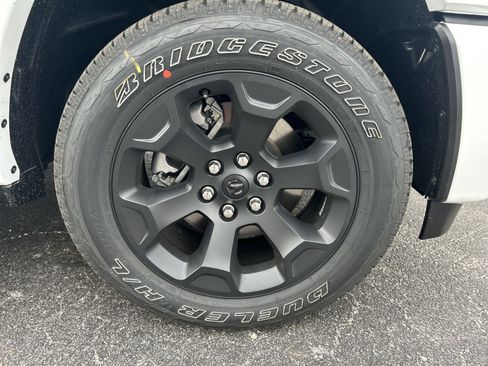 New 2026 RAM 1500 4x4 Crew Cab image 10