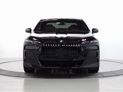 Used 2023 BMW 760i xDrive image 3