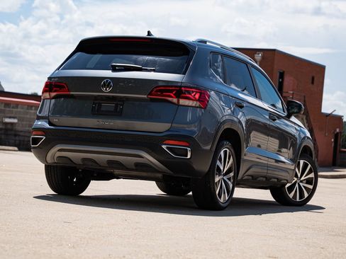 Certified 2023 Volkswagen Taos SE FWD image 6