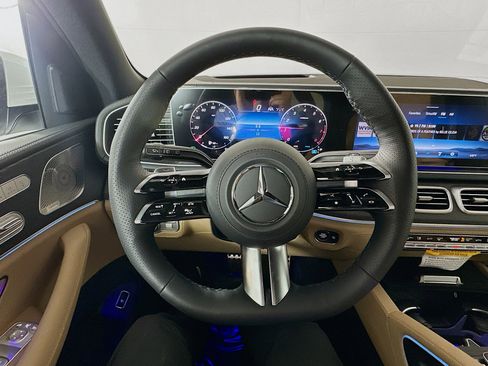 New 2026 Mercedes-Benz GLS 580 4MATIC image 11