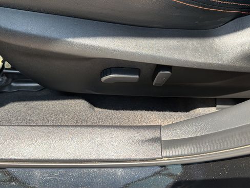 Used 2019 Subaru Crosstrek 2.0i Limited w/ Moonroof Package w/Navigation AWD/4WD image 18