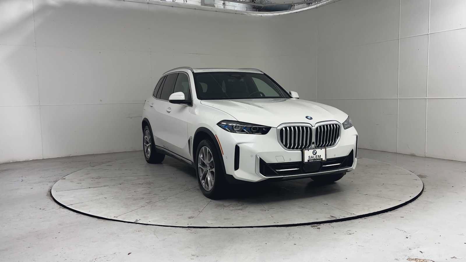 Used 2024 BMW X5 xDrive40i w/ Premium Package AWD/4WD image 2