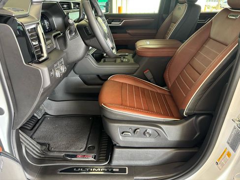 Used 2026 GMC Sierra 2500 Denali Ultimate w/ LPO, Black Badging Package image 14