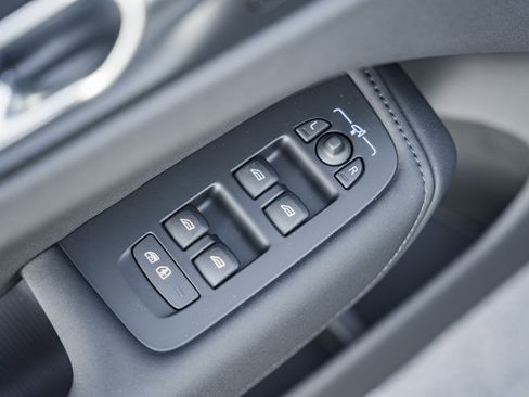 New 2026 Volvo XC60 B5 Ultra w/ Protection Package Premier image 38