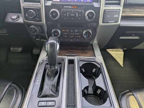 Used 2020 Ford F150 Lariat w/ Equipment Group 502A Luxury AWD/4WD image 19