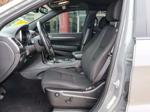 Used 2020 Jeep Grand Cherokee Laredo image 7