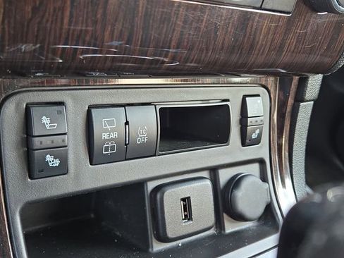 Used 2017 Chevrolet Traverse LT w/ Style and Technology Package image 13