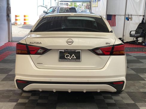 Used 2024 Nissan Altima 2.5 SV FWD image 5