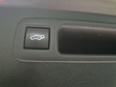 Used 2021 Toyota Highlander Platinum image 16