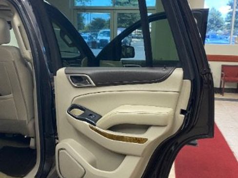 Used 2017 GMC Yukon Denali w/ Open Road Package AWD/4WD image 9