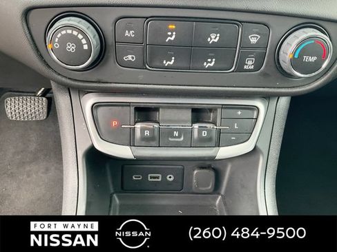 Used 2024 GMC Terrain SLE AWD/4WD image 25