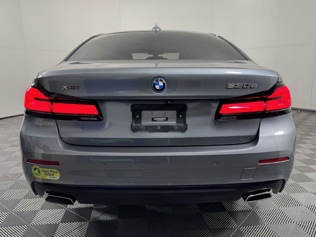 Used 2022 BMW 530e xDrive w/ Premium Package AWD/4WD image 9