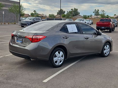 Used 2018 Toyota Corolla LE w/ Carpet Mat Package (TMS) FWD image 5