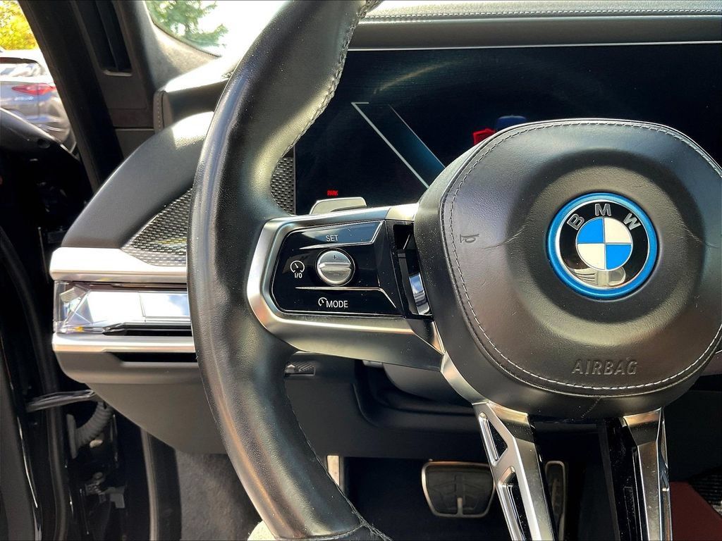 Used 2023 BMW i7 xDrive60 AWD/4WD image 11