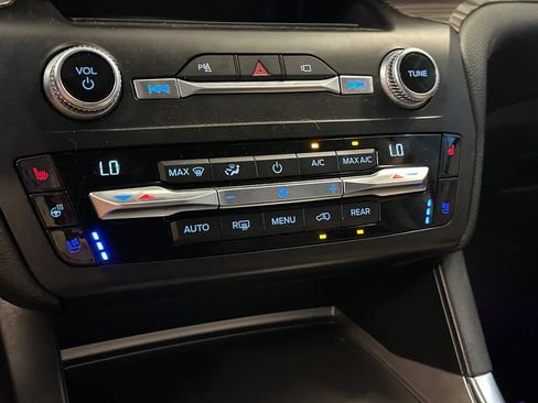 Used 2020 Ford Explorer Limited AWD/4WD image 14