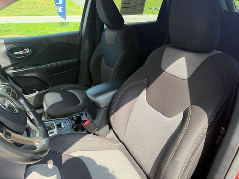 Used 2014 Jeep Cherokee Latitude w/ Comfort/Convenience Group AWD/4WD image 18