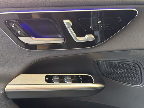 Used 2025 Mercedes-Benz GLC 300 4MATIC image 16