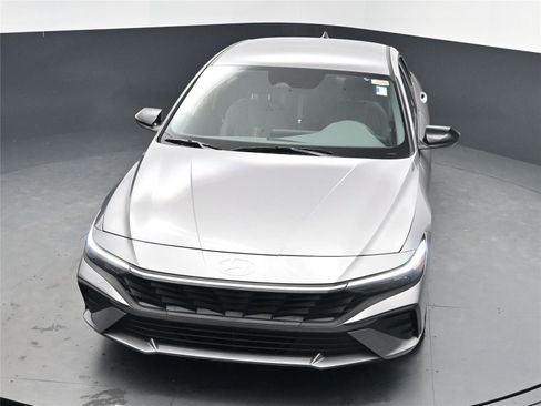 Certified 2025 Hyundai Elantra Sport image 9