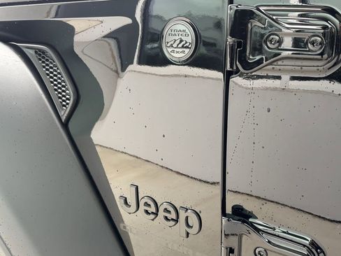 New 2026 Jeep Gladiator Sport AWD/4WD image 7