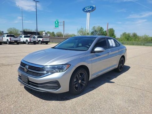 Used 2024 Volkswagen Jetta SE image 17