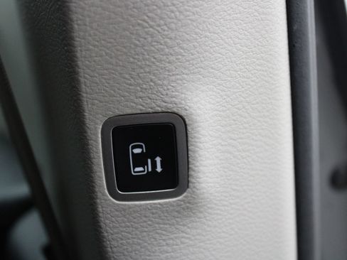 Used 2022 Chrysler Pacifica Touring-L FWD image 23